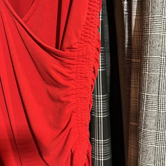 ✨Express Red ruched surplice tank top - Picture 3 of 6